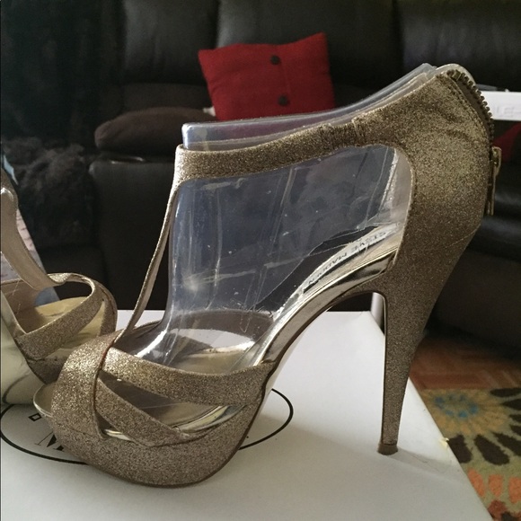 Steve Madden Gold glitter sandal - Picture 5 of 10